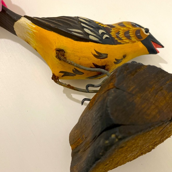 Vintage Wood Hand Carved / Hand Painted Detailed Bird Folk Art Figure - Picture 8 of 10